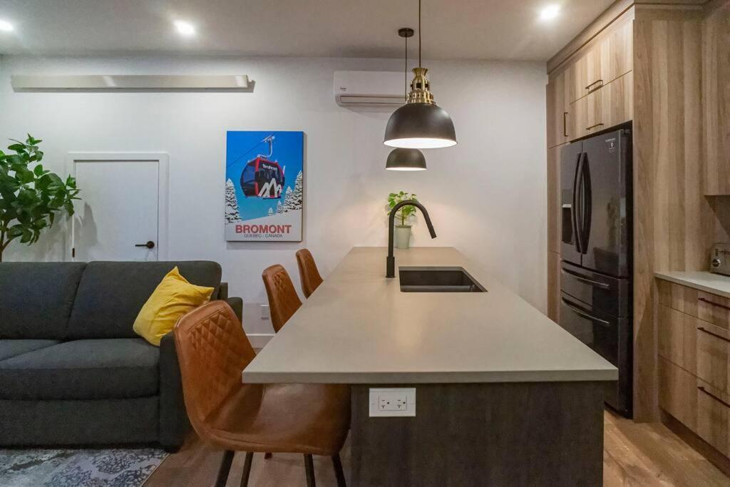 883 Suite 102 Bromont Vieux Village 2Cac , Foyer Extérieur photo