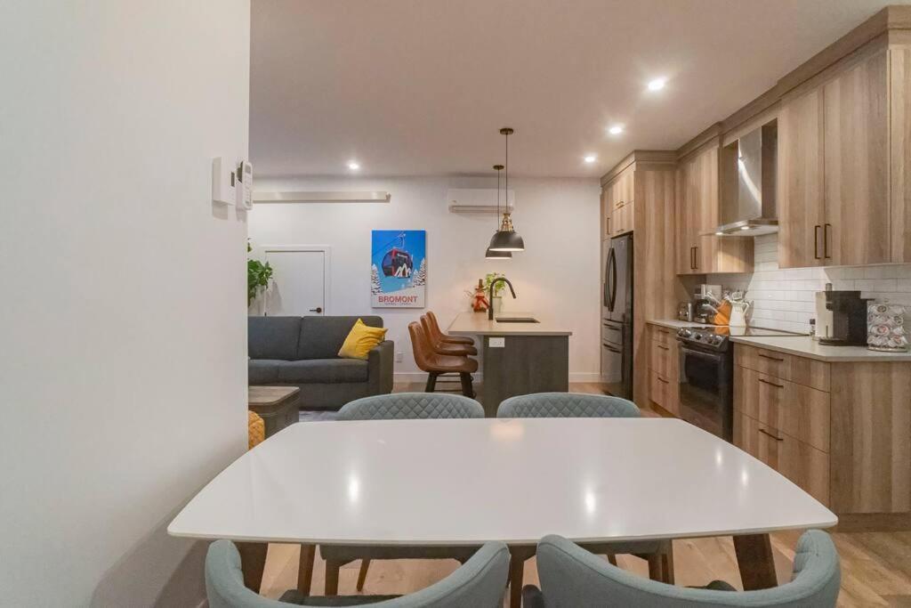 883 Suite 102 Bromont Vieux Village 2Cac , Foyer Extérieur photo