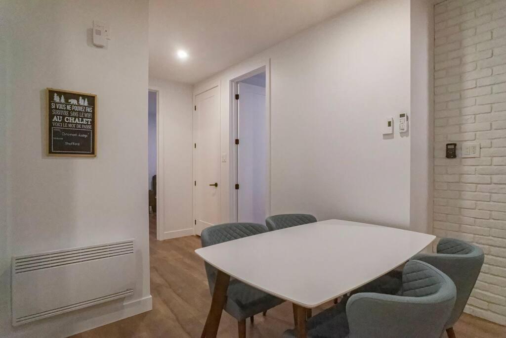 883 Suite 102 Bromont Vieux Village 2Cac , Foyer Extérieur photo